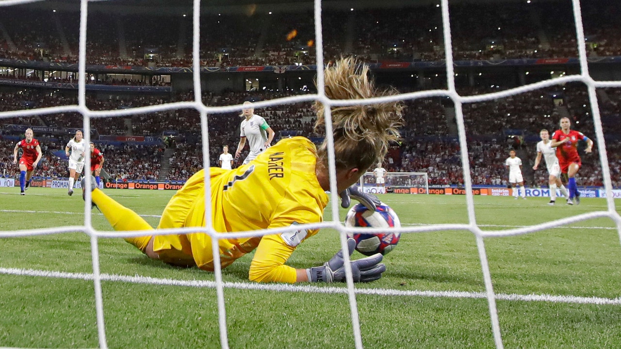Naeher emerges from Solo's shadow with a smashing save